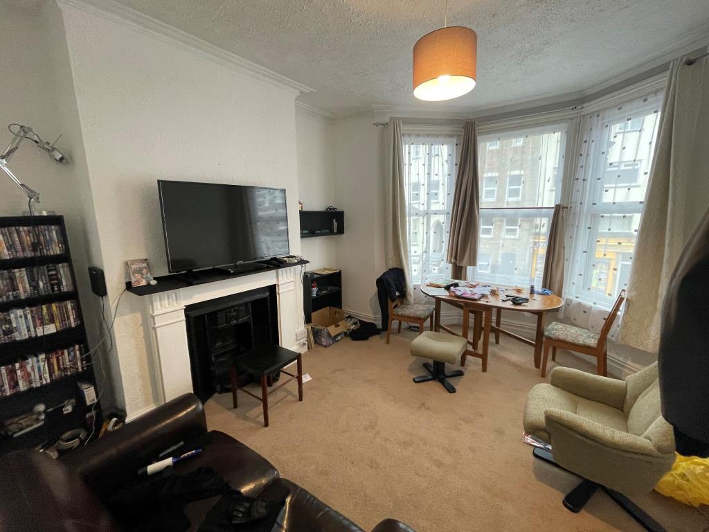 Lot: 20 - FREEHOLD BLOCK OF THREE FLATS FOR INVESTMENT - Living room with bay window